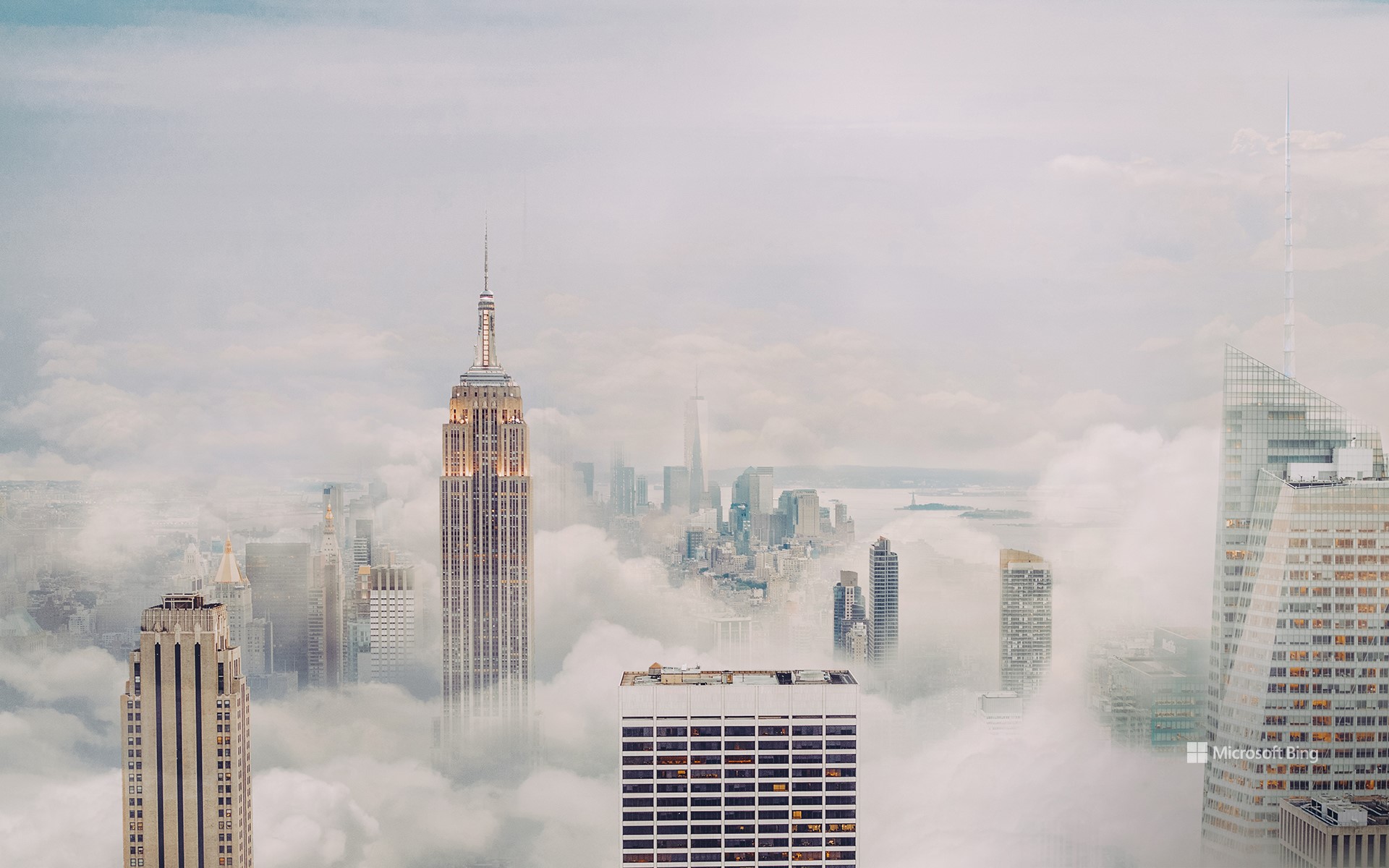 云雾缭绕的纽约市